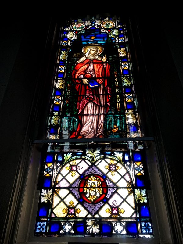 StainedGlassSteAnne